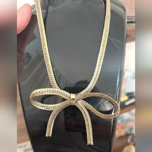 Elegant Gold Bow Necklace